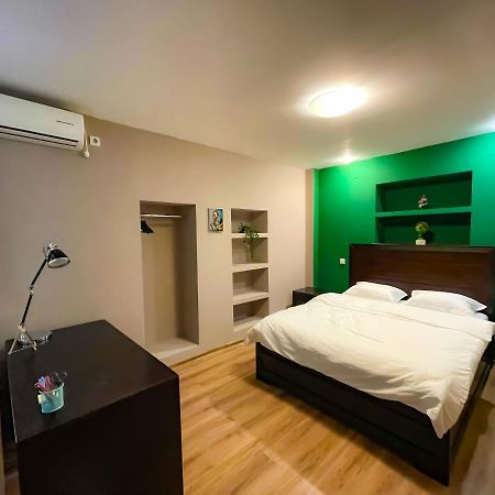 Ferienwohnung Cool Flat With Hot Tub In The Old Town Bukarest Exterior foto