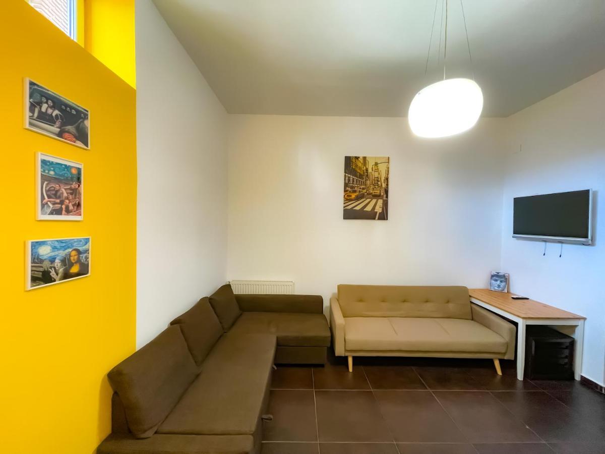 Ferienwohnung Cool Flat With Hot Tub In The Old Town Bukarest Exterior foto