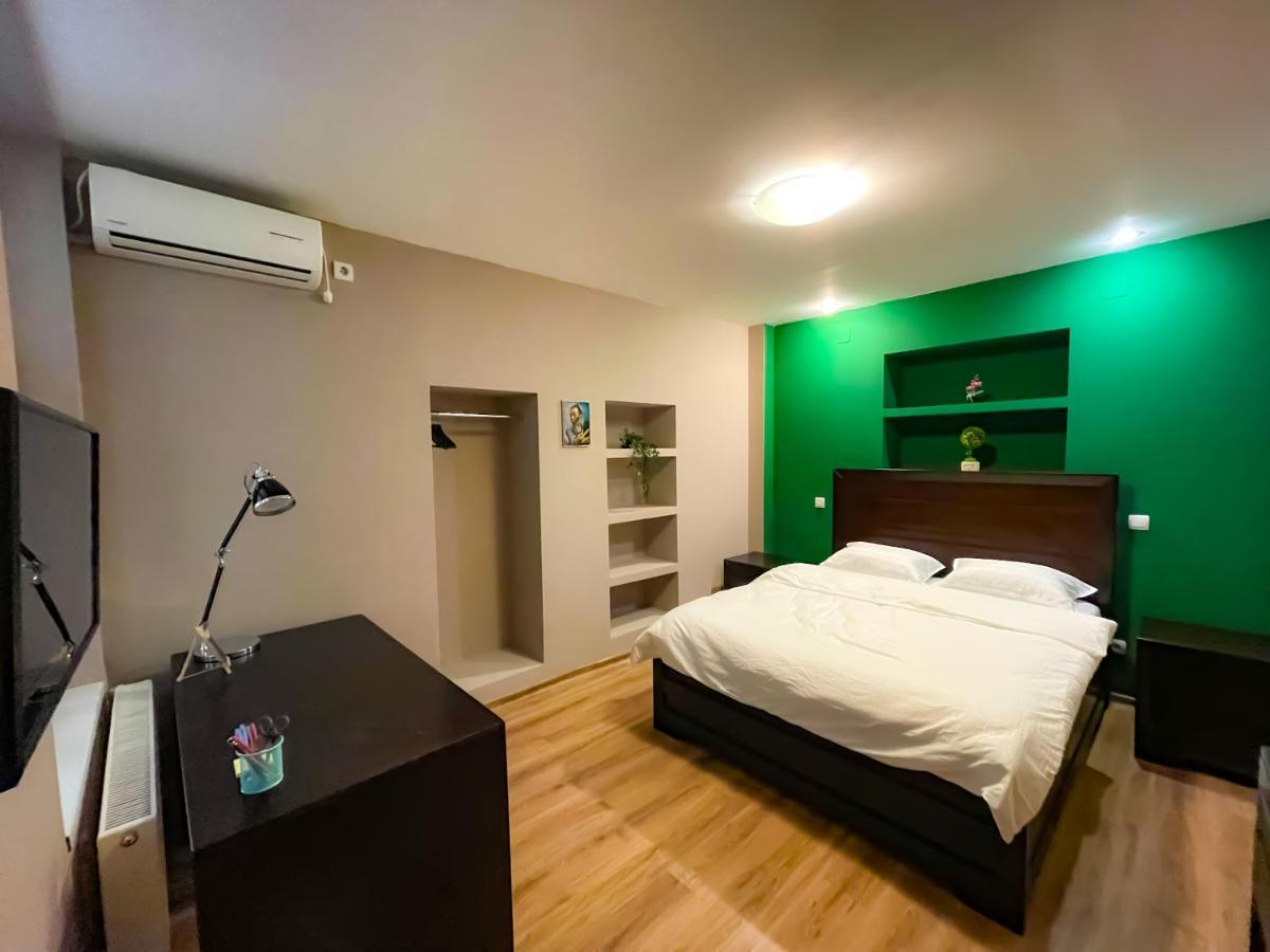 Ferienwohnung Cool Flat With Hot Tub In The Old Town Bukarest Exterior foto