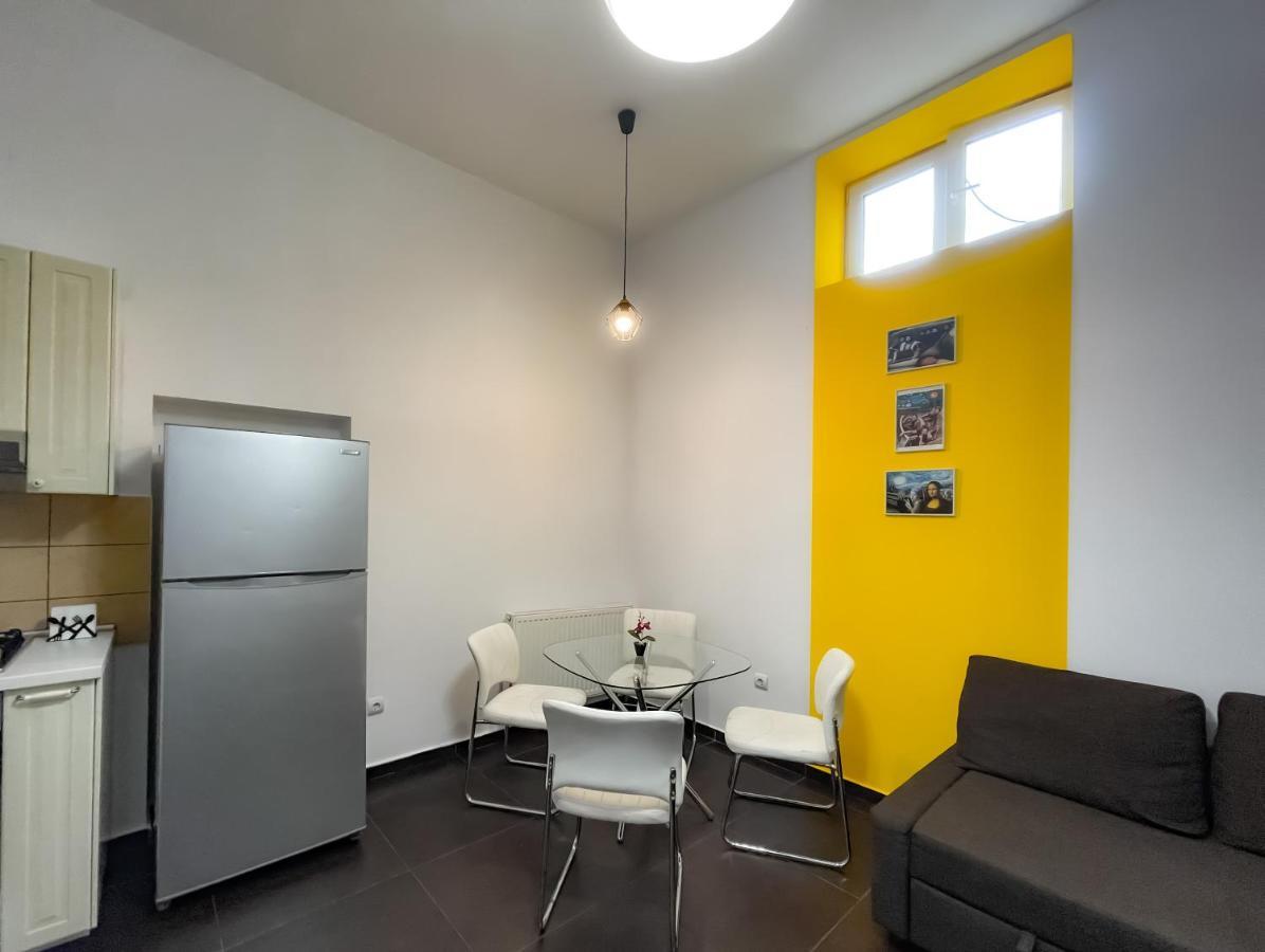 Ferienwohnung Cool Flat With Hot Tub In The Old Town Bukarest Exterior foto