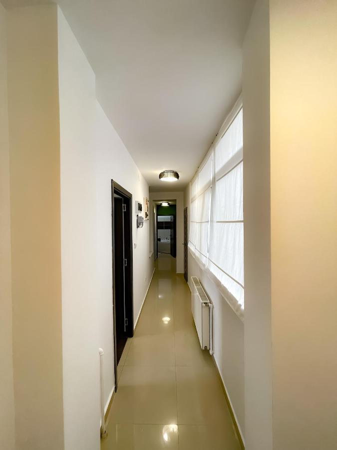 Ferienwohnung Cool Flat With Hot Tub In The Old Town Bukarest Exterior foto