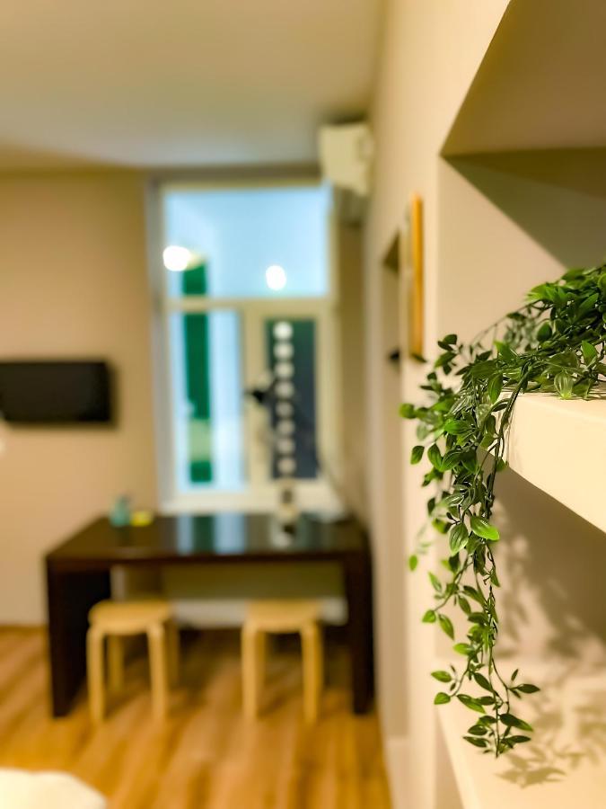 Ferienwohnung Cool Flat With Hot Tub In The Old Town Bukarest Exterior foto