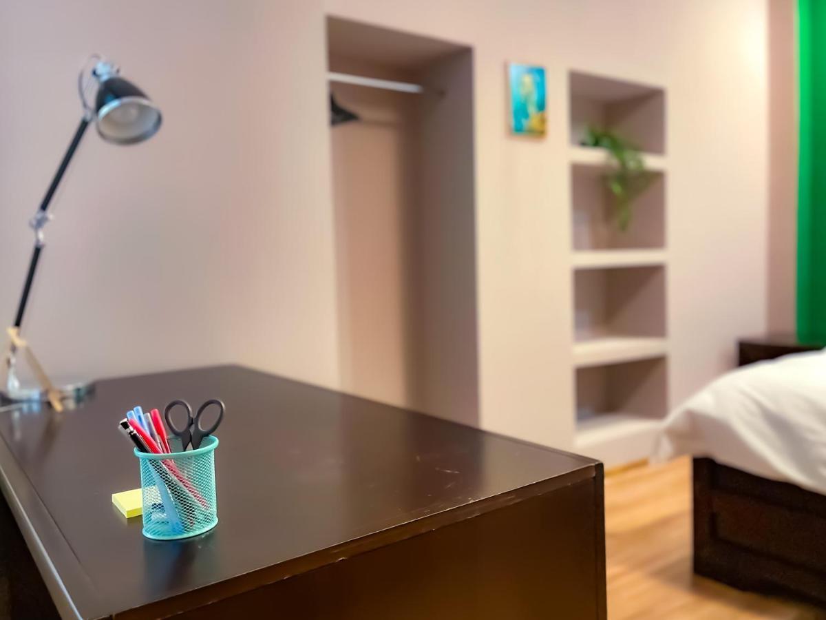 Ferienwohnung Cool Flat With Hot Tub In The Old Town Bukarest Exterior foto