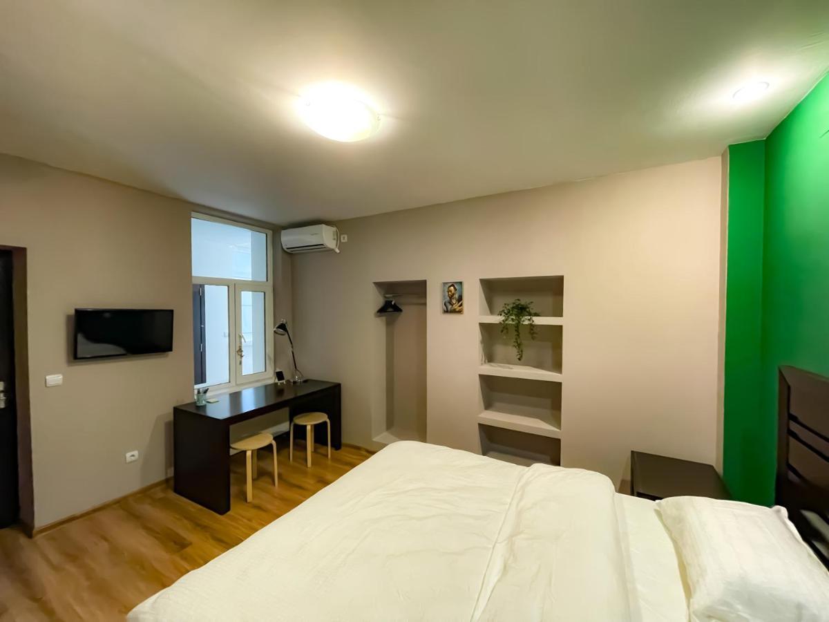 Ferienwohnung Cool Flat With Hot Tub In The Old Town Bukarest Exterior foto